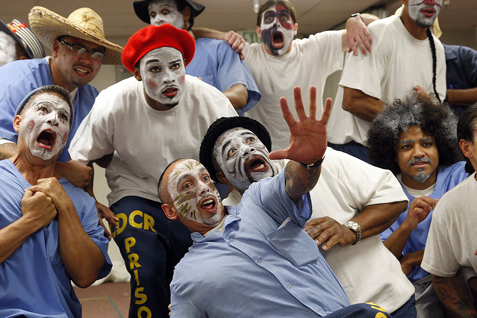 A group of convicts acts in their first play